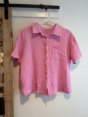 Pink Short-Sleeve Button-Up Shirt - Lightweight Casual Shirt